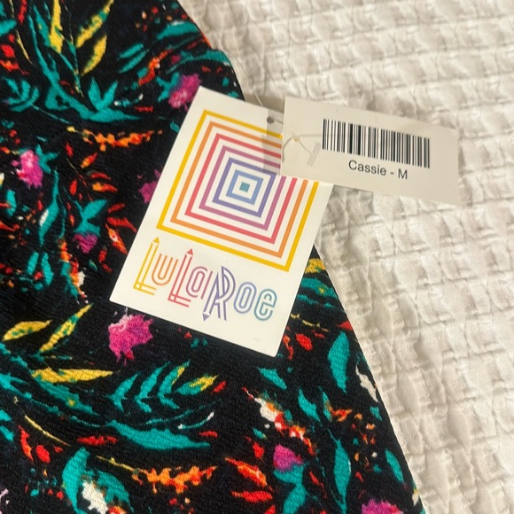 LuLaRoe Women’s Cassie Pencil Skirt/Size: M /Color: Multi Floral Print (NWT) - Picture 2 of 7